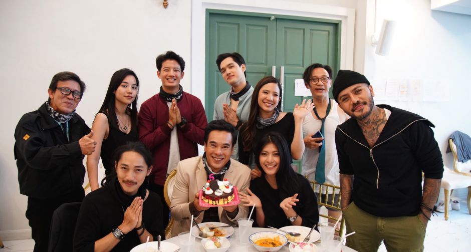 เซอร์ไพรส์วันเกิด "อ่ำ อัมรินทร์" กลางกองถ่าย "ดิ เอ็กซ์เชนจ์  13 คน ปล้นอันตราย (The Exchange)" 