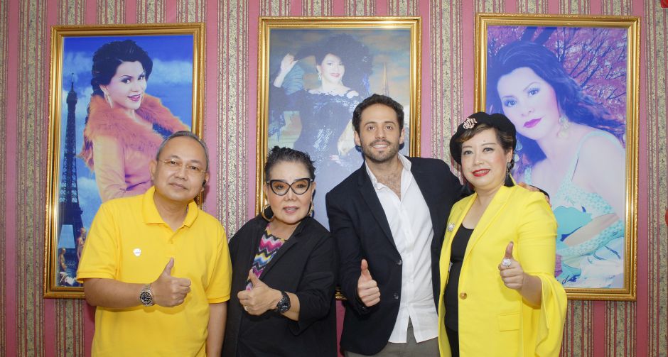 คอนเสิร์ตศิลปินดาวค้างฟ้า   ดาวใจ ไพจิตร  นำทัพศิลปินร่วมขับกล่อมบทเพลงอันไพเราะสุดจับใจ