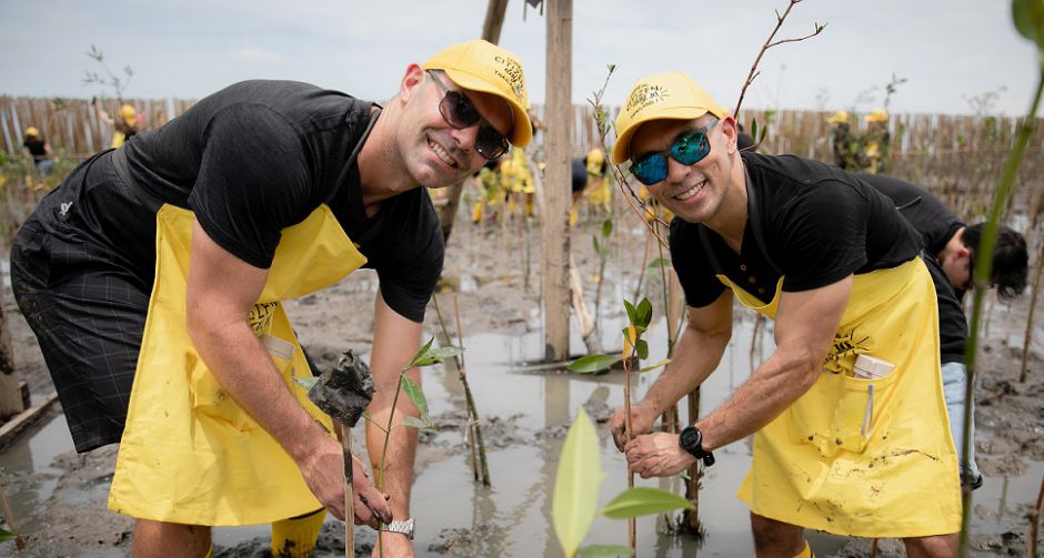 ลอรีอัล ฉลองครบรอบ 10 ปี "ลอรีอัล ซิติเซ่น เดย์"  ชวนอาเล็ก-ธีรเดช และ พนักงาน ทำกิจกรรมจิตอาสาร่วมฟื้นฟูสิ่งแวดล้อม