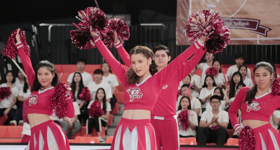 "นีน่า นิชนารถ"  โชว์สเต็ปเทพ  ลงสนามชิงแชมป์เชียร์ลีดเดอร์ใน  "Touchdown Kiss" 