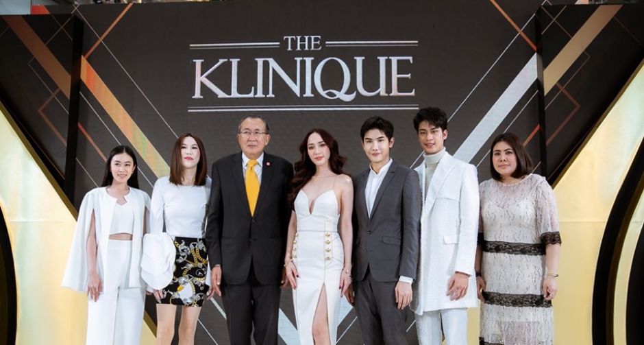 นางเอกซุปตาร์  อั้ม-พัชราภา ฉายออร่า  ในงาน (อ่านต่อ)