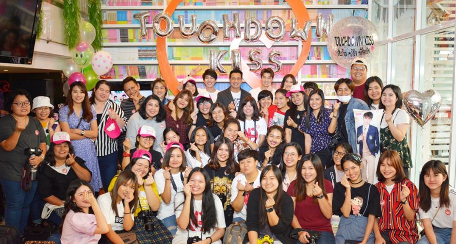 ฟินมากแม่ "มีน-นีน่า-เอ็ม" ใกล้ชิดแฟนคลับ ณ "Jamclub" ในงาน "Exclusive Meet&Greet Movie Touchdown Kiss"