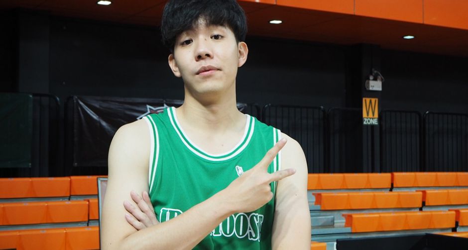 หนุ่มบาสน่าซบ เอ็ม ภูรินท์ ร่วมแจมหนังดีใน Touchdown Kiss