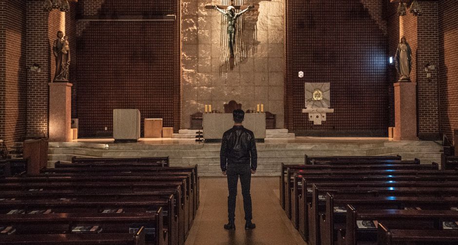 พัค ซอจุน ปราบปีศาจร้ายทั่วพิภพ ด้วยพลังศักดิ์สิทธิ์จากมือเดียว ใน The Divine Fury มือนรกพระเจ้าคลั่ง