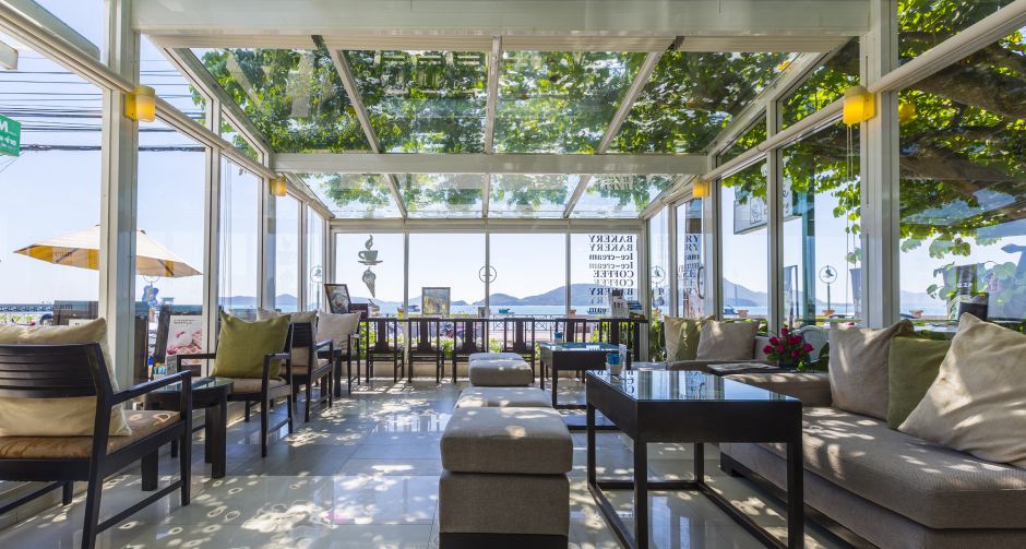 คาเฟ่ แคนทารี ภูเก็ต  ร้านคาเฟ่สุดชิควิวทะเล พร้อมเสิร์ฟอาหารแล้ววันนี้