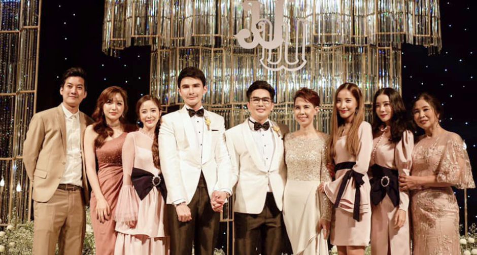 ยินดีพิธีวิวาห์สุดอบอุ่น ระหว่าง ผศ.นพ. มาศ ไม้ประเสริฐ และคุณพีระยุทธ มั่งคั่ง