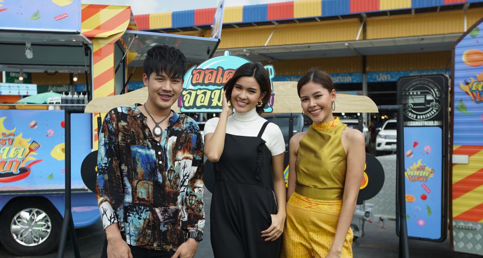 ดาวรุ่งลูกทุ่งอีสาน ลำเพลิน-ไข่มุก ดวลเมนู  ข้าวผัดน้ำพริกปลาทู  ในรายการครัวตลาดแตกวันอาทิตย์ 11 ส.ค.นี้