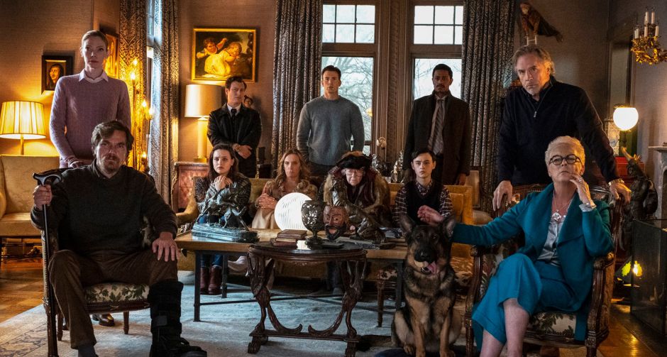 ภาพใหม่ KNIVES OUT รอยยิ้มในงานฉลองวันเกิด ก่อนกลายเป็นปริศนาฆาตกรรม เอาใจสายสืบ เริ่มไขคดีไวขึ้น 10 ธ.ค. นี้ เจอกัน