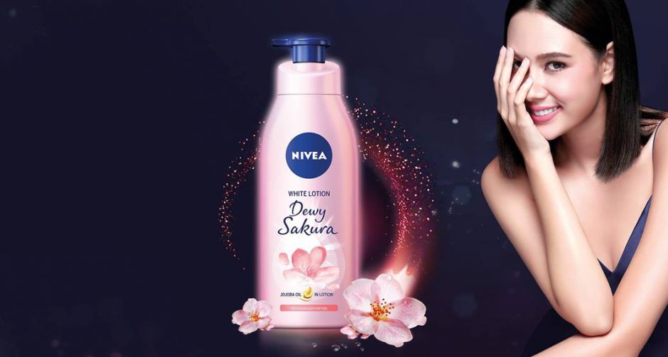 เติมเสน่ห์ผิวครบจบในหนึ่งเดียว ให้ผิวเนียนกระจ่างใสเกินห้ามใจ  กับ นีเวีย ไวท์ โลชั่น 4 สัมผัส 
