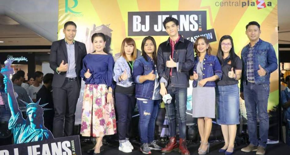 กรี๊ดห้างแตก!! สกาย วงศ์รวี หรือ หมอฉลาม อวดหุ่นแซ่บ...เดินแฟชั่นโชว์ BJ JEANS