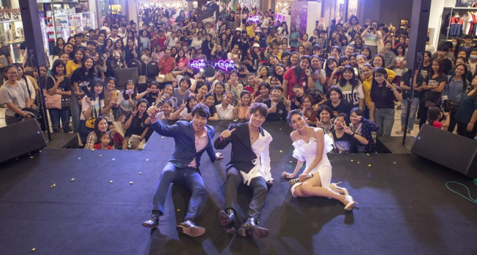 "มีน พีรวิชญ์" ทำห้างแตก! ให้กำลังใจผู้เข้าประกวด "GSB GEN CAMPUS STAR 2019" ภาคตะวันออก