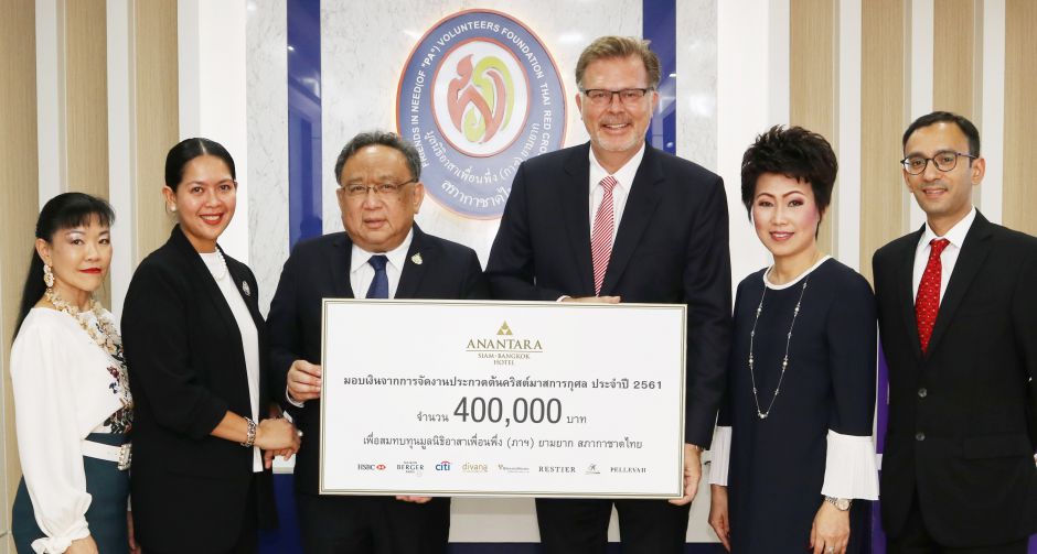 โรงแรมอนันตรา สยาม กรุงเทพ มอบรายได้จากการจัดงานประกวดต้นคริสต์มาสการกุศล