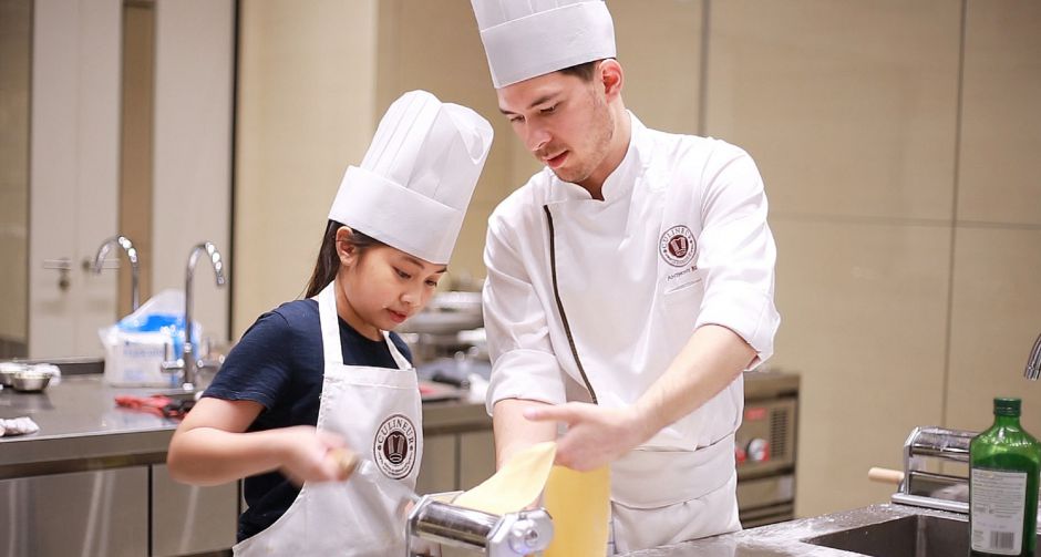 เชฟ (พี่) โทนี่ ชวนเชฟ (น้อง) แพตตี้ แชมป์มาสเตอร์เชฟจูเนียร์ฯ เข้าครัวคูลิเนอร์