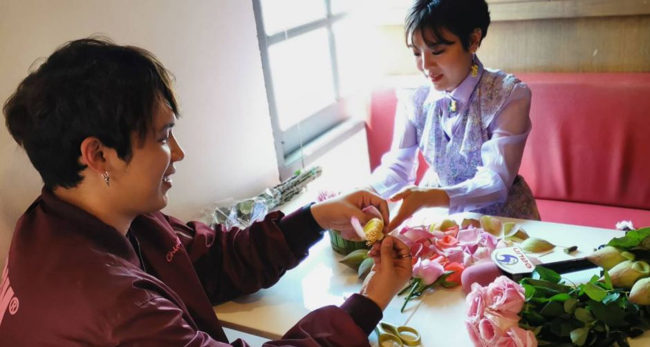 แกงส้ม-ลุลา  โชว์สกิลทำกระทง สืบสานประเพณีไทย  ชมภาพสุดคิ้วท์ในรายการ ไนน์เอ็นฯ จันทร์ที่ 11 พ.ย. นี้