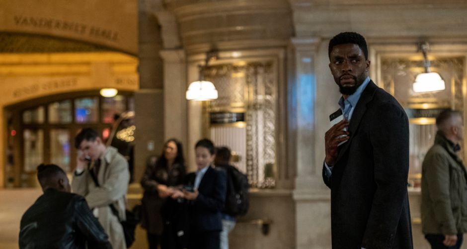 เปิดภารกิจไล่ล่าของ แชดวิก โบสแมน  ในภาพยนตร์มันส์ระห่ำเดือด  21 Bridges เผด็จศึกยึดนิวยอร์ก