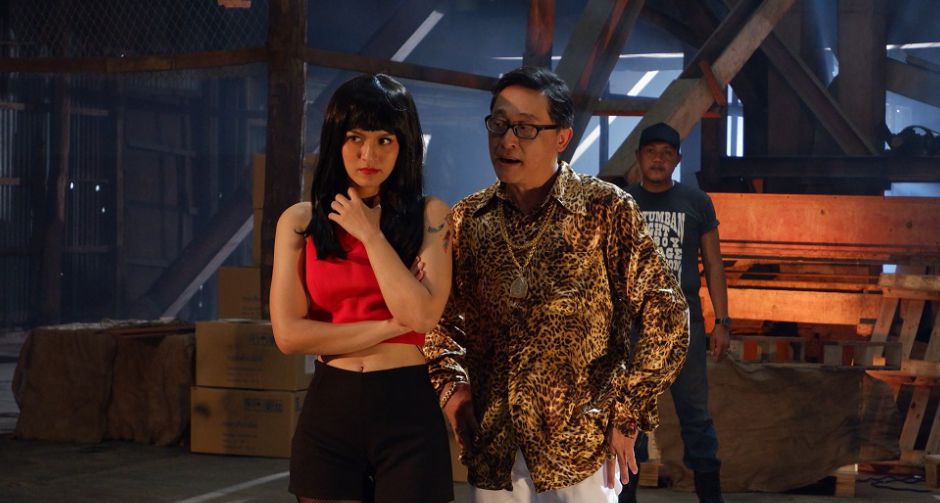 เอ๋ มณีรัตน์ ปรับลุคแซ่บ!ยั่วเสี่ย ช่วย หนุ่ม สุรวุฑ สืบคดียาซอมบี้