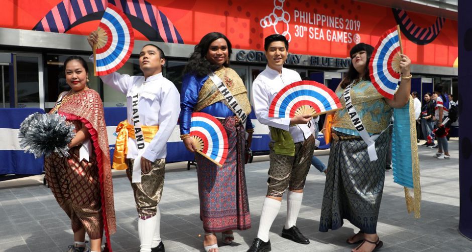 บุ๊กโกะ- เต๊นท์ จากรายการ ตกมันส์บันเทิง พาทัพไทยบินลัดฟ้า ร่วมเชียร์นักกีฬาไทยสู้ศึกซีเกมส์ 2019