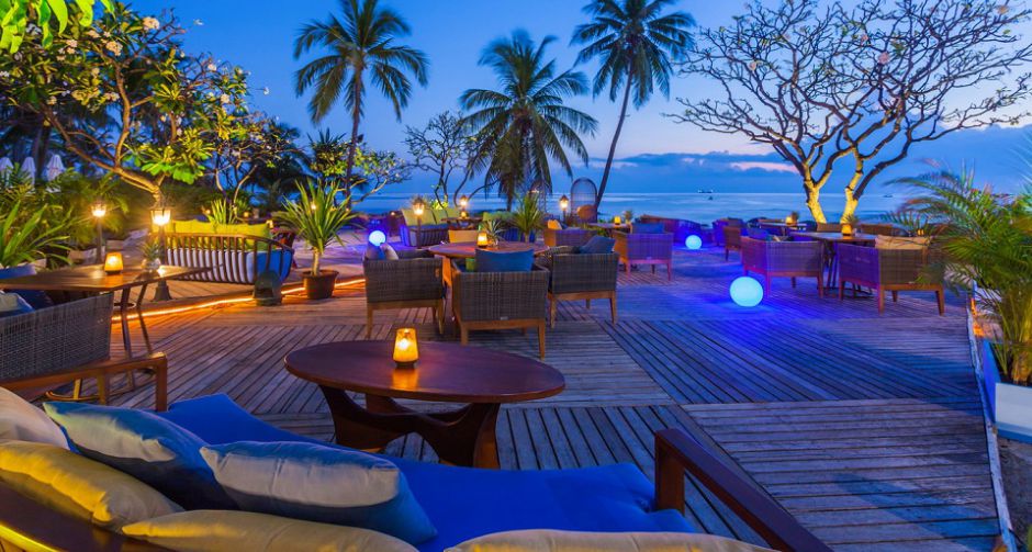 เซิร์ฟ แอนด์ เทิร์ฟ บาร์บีคิวริมหาดรับลมหนาวเมืองหัวหิน