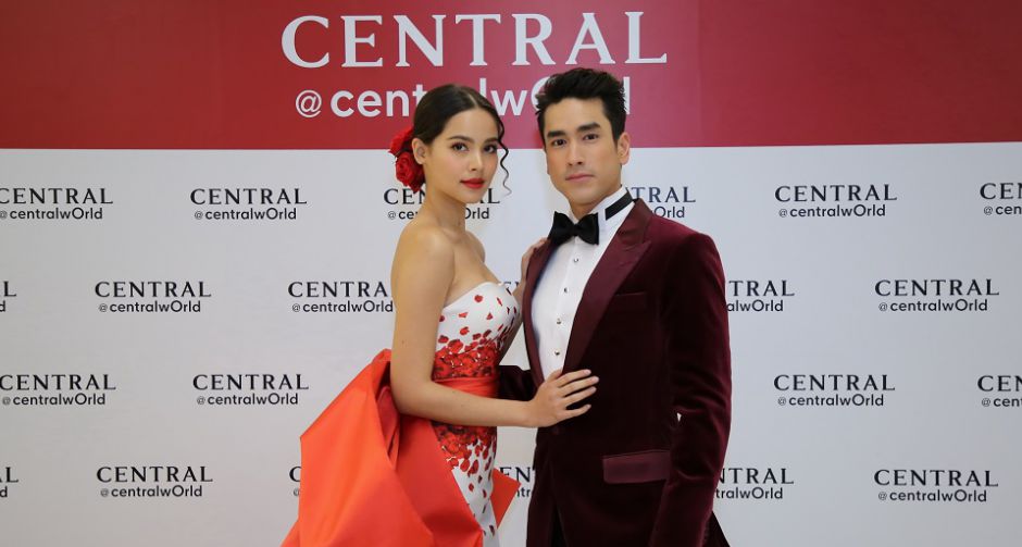 เซอร์ไพรส์สุดฟิน ณเดชน์-ญาญ่า เสกกล่องของขวัญมหาศาลให้แฟนๆสุขทั่วห้าง ฉลองเปิดห้าง Central at CentralWorld