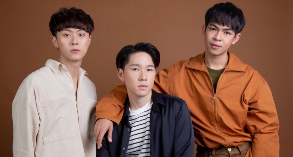 ซิงเกิลที่4 "โกรธตัวเอง" จากสามหนุ่ม "Slapkiss-สแลปคิสส์" ที่สะกิดหัวใจผู้ชายทุกคนที่ละเลยความรัก จนสายเกินไป