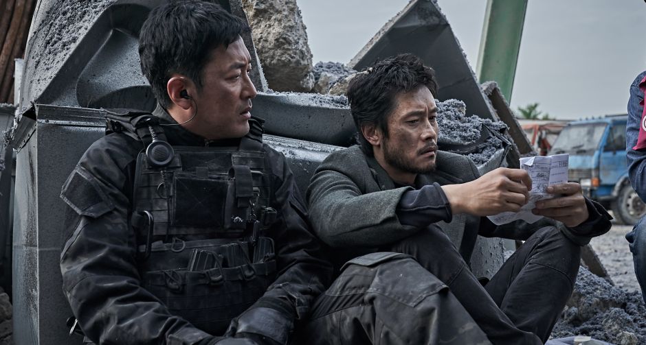 เปิดภาพเบื้องหลัง "ASHFALL นรกล้างเมือง" อี บยองฮอน - ฮา จองอู นำทีมระเบิดความมันส์รับศักราชใหม่