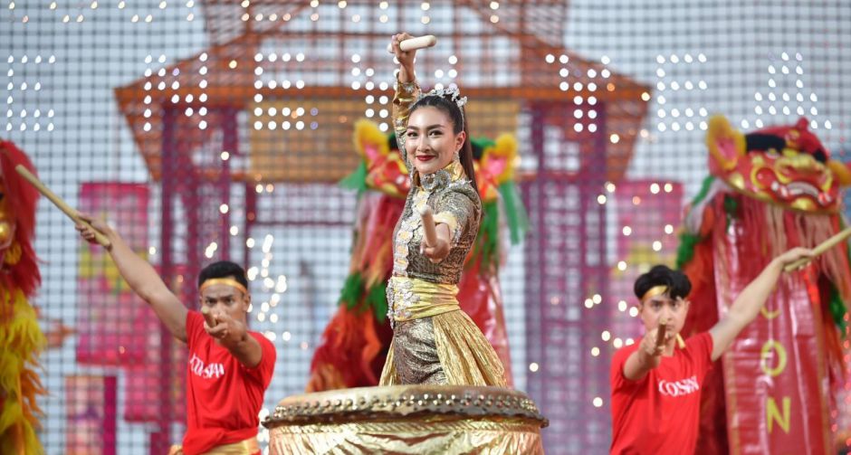 เบิกฤกษ์ต้นปี เฮง เฮง เฮง ก่อนใคร! แพนเค้ก-เขมนิจ สาวหมวยอินเตอร์ สลัดลุคเป็นนางฟ้าลั่นกลอง 