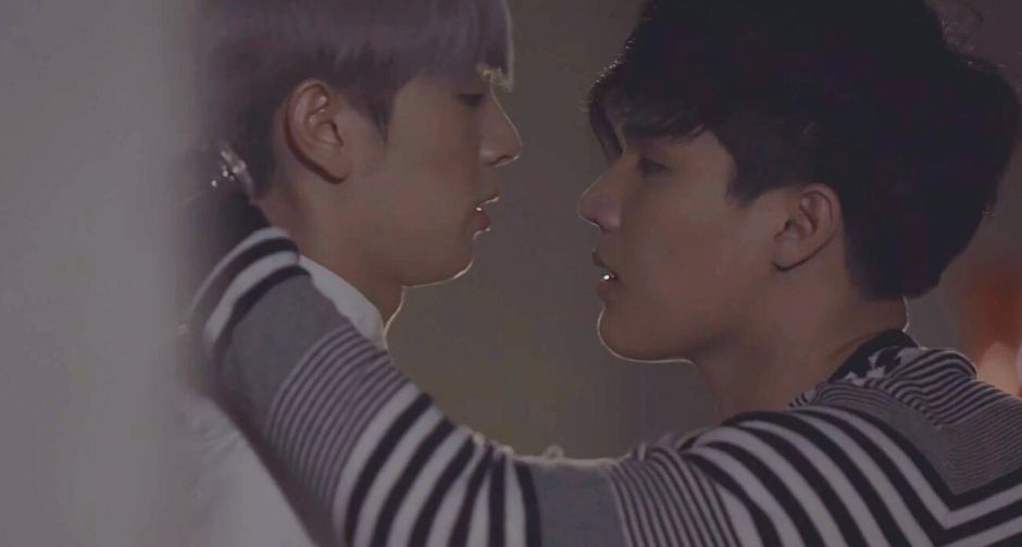 2 หนุ่มเวที Superboy Project แบงก์ - ภณ โชว์เลิฟซีนละมุน ใน THE MOMENT ... I need You   ซีรีส์สายวายที่คุณไม่ควรพลาด! 