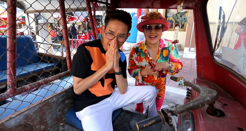 ผลัดกันเม้าท์ 2 เพื่อนซี้ ฮาย อาภาพร และเอ ไชยา พาชมไร่ถั่วลิสง ในรายการ ครัวลั่นทุ่ง ช่อง 8