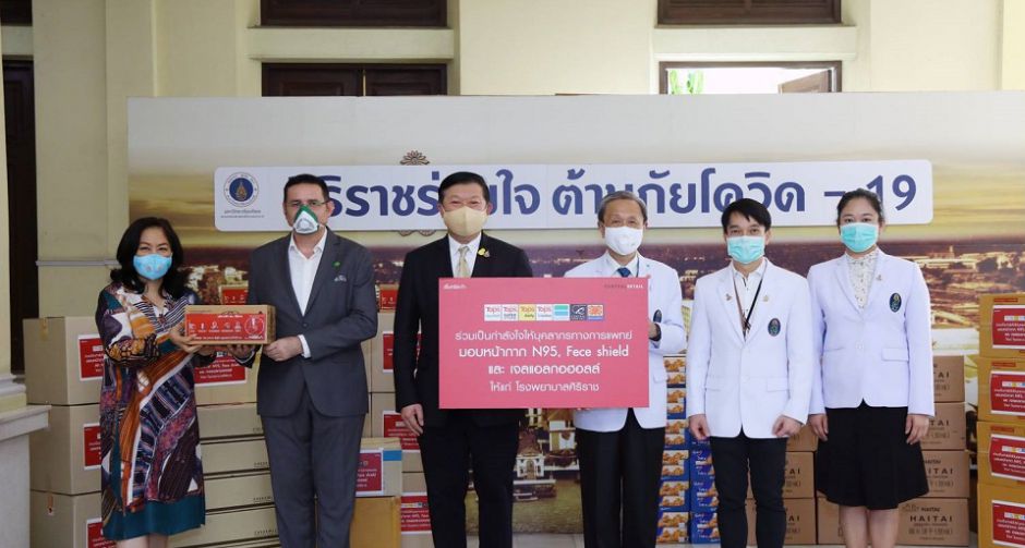 เซ็นทรัล ฟู้ด รีเทล กรุ๊ป มอบอุปกรณ์ทางการแพทย์ ณ โรงพยาบาลศิริราช