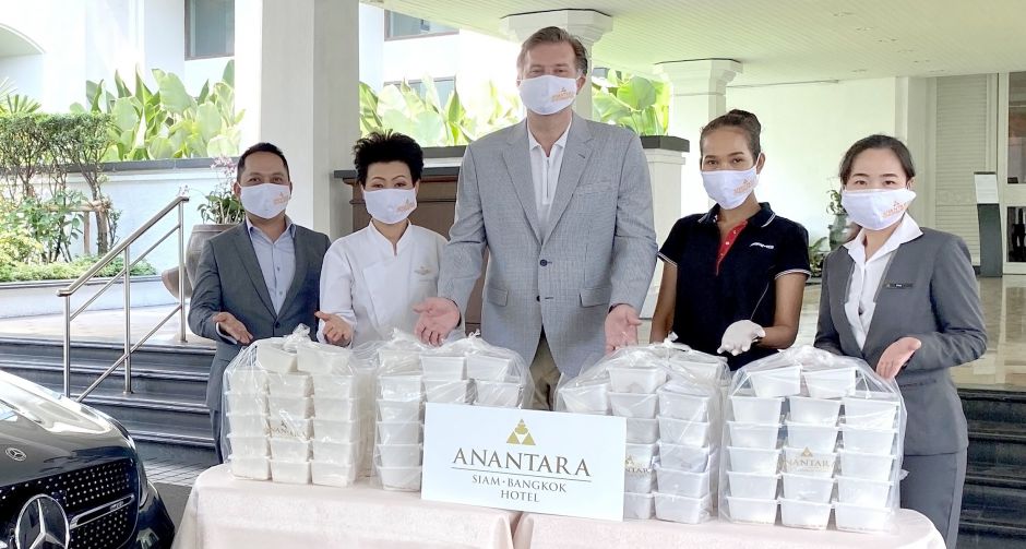 โรงแรมอนันตรา สยาม กรุงเทพ ส่งมอบอาหารถึงผู้เดือดร้อนช่วงวิกฤตไวรัสโควิด-19