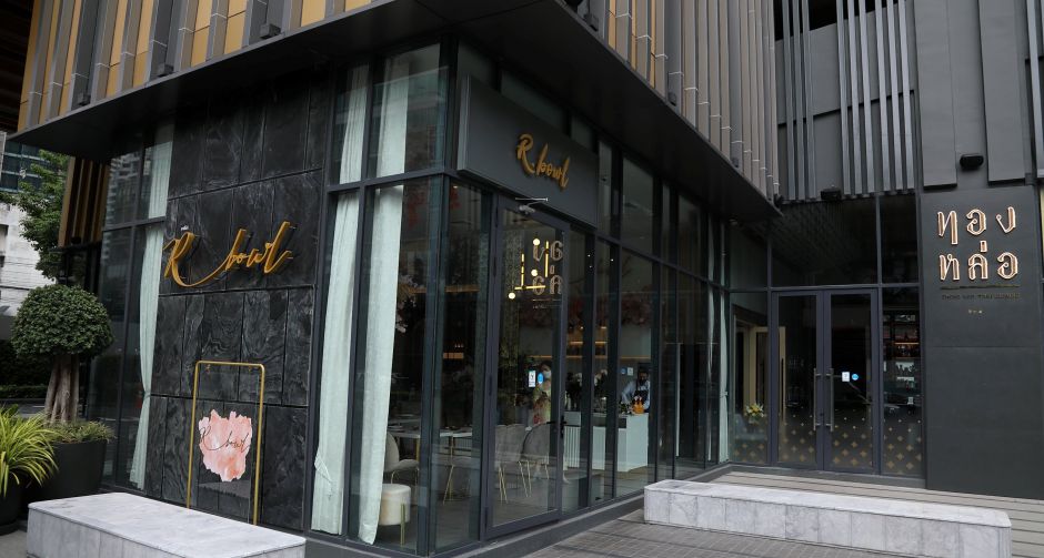 ร้านอาหารไทย ทองหล่อ และ ร้าน อาร์โบว์ เปิดคอร์สสอนจัดบูเก้ดอกไม้สด