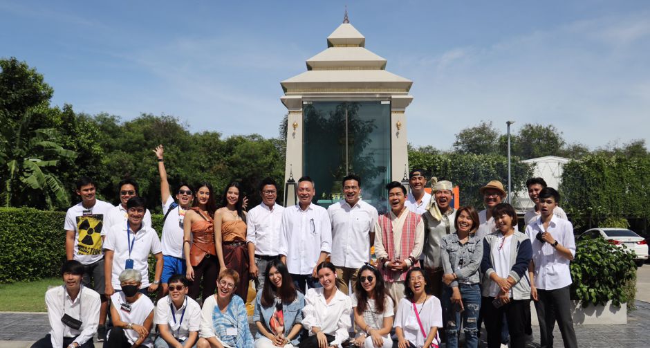 โมโน ออริจินอลส์ ถือฤกษ์ดีรวมทีมนักแสดงสักการะองค์พระพิฆเนศก่อนเปิดกล้อง ขุนแหย