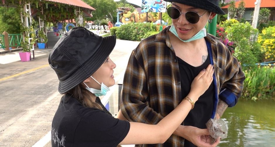 แกล้งหรือเรื่องจริง!! มาร์กี้ ทำแหวนแต่งงานตกน้ำ