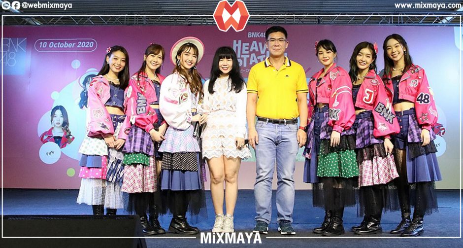 อบอุ่นสุดฟิน BNK 48 Heavy Rotation Pop-Up Mini Concert HI Touch เอ็ม บี เค เซ็นเตอร์