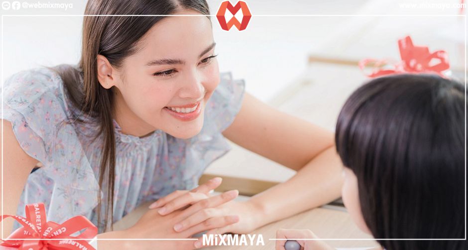 นางฟ้ามาเอง! "ญาญ่า อุรัสยา" เคลียร์คิว มอบความสุขให้น้องๆ ผู้บกพร่องทางสายตา ผ่านภาษาที่มองไม่เห็น