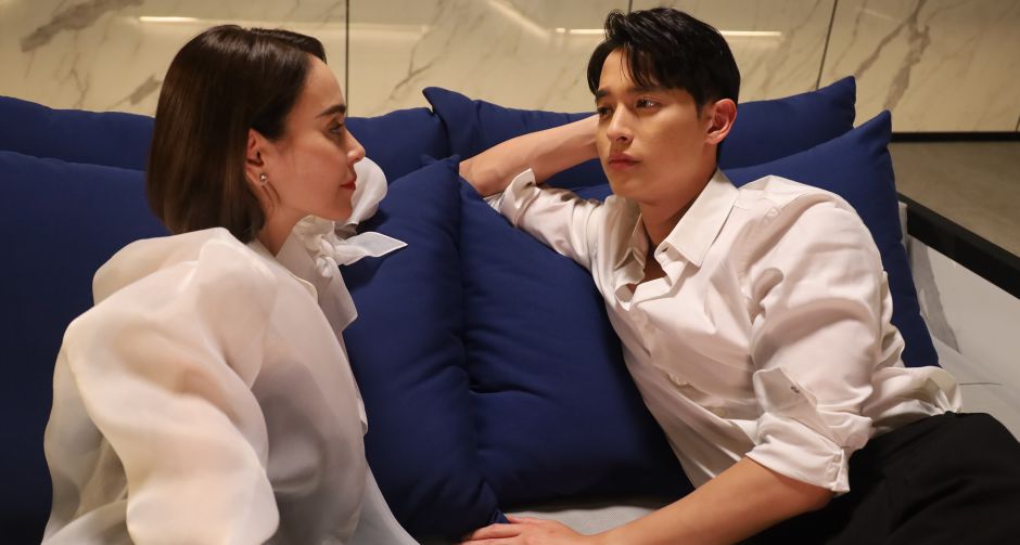 โลกหมุนรอบเธอ วันจันทร์ที่ 23 กันยายน นาริน บอกรัก มานะ เคลิ้ม จูจุ๊บกันกลางสระน้ำ
