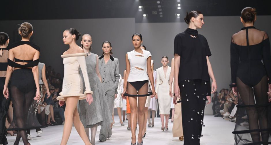 VICKTEERUT จัดแฟชั่นโชว์ AUTUMN/WINTER 2024 Eclipse ถ่ายทอดแรงบันดาลใจของความรักและสุริยุปราคาในรูปแบบที่จับต้องได้