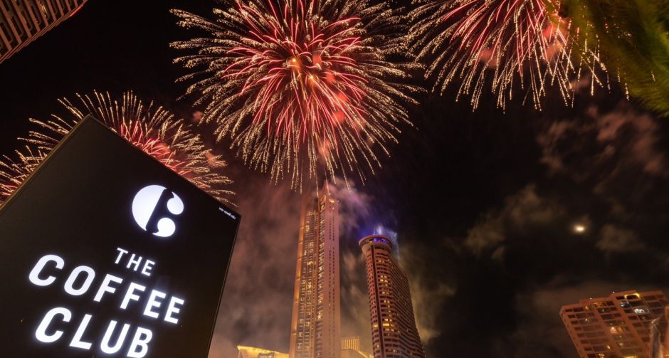 เดอะ คอฟฟี่ คลับ จัดเต็มส่งท้ายปี! สัมผัสดินเนอร์สุดพรีเมียม New Year Celebration Set พร้อมชมพลุสุดโรแมนติกริมแม่น้ำเจ้า
