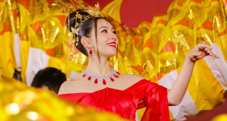 เซ็นทรัลเปิดแคมเปญ The Great Chinese New Year 2025 จับมือ NGG Jewellery เปิดตัวเครื่องเพชรและทองสุดอลังการมูลค่า 108ล้าน