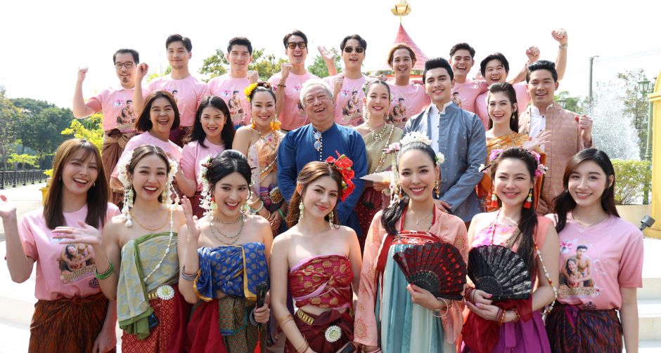 ป้าแจ๋ว-ยุทธนา ถือฤกษ์ดีบวงสรวง คุณพี่เจ้าขาดิฉันเป็นห่านมิใช่หงส์ โบว์-ภณ นำทัพนักแสดงเดินสายมูรอบกรุง ก่อนลงจอ