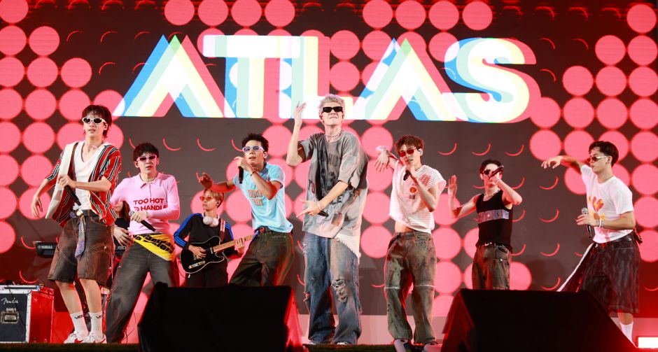 สยามพารากอน ชวนหนุ่มๆ ATLAS ระเบิดความมันส์รับสงกรานต์แบบจัดเต็ม!! Siam Paragon Summersive Happiness in Full Bloom