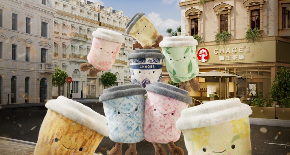 น่ารักเกินกว่าจะยกดื่ม! CHAGEE เปิดตัวน้อน Bes-tea Plushies คู่หูสุดคิ้วท์ ชวนจุ่มทั้งคอลเลคชันกับดีลพิเศษคู่เมนูฮิต