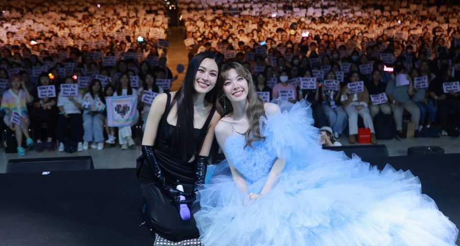 หลิง - ออม เสิร์ฟโมเมนต์ ทำแฟน ๆ กรี๊ดฮอลล์แตก ประกาศเซอร์ไพรส์ FANCON เจอกัน อิมแพ็ค สิ้นปี!
