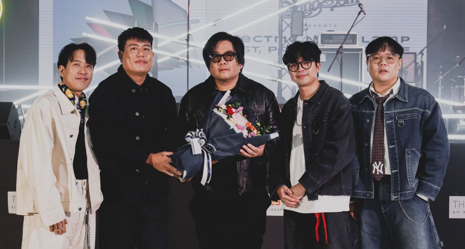 ELECTRIC NEON LAMP เปิดคอนเสิร์ตใหญ่ จัดเต็มเพลย์ลิสสุดมันส์!!  ชาวณีอรไม่มีหวั่น... ฝ่าฝนแห่เชียร์แน่นฮอลล์!!