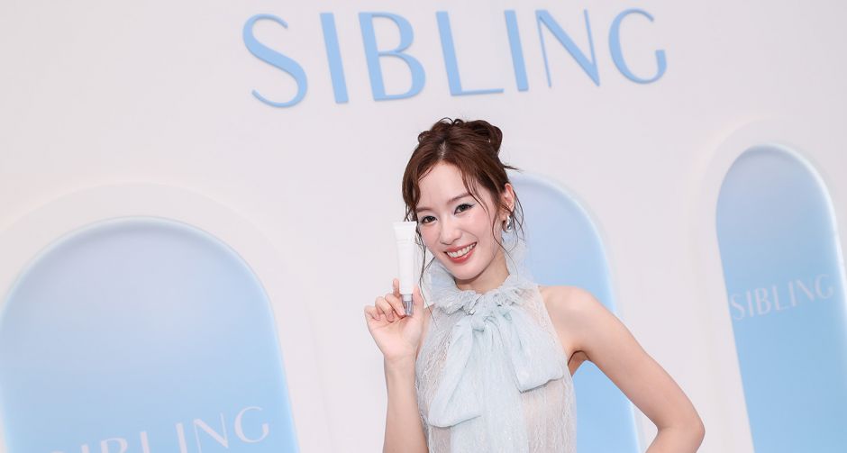 SIBLING คว้า พิมฐา นั่งแท่นพรีเซนเตอร์ เปิดตัว Revitalizing Cream พร้อมพาคุณ Glowing on Arrival สู่ผิวฉ่ำโกลว์