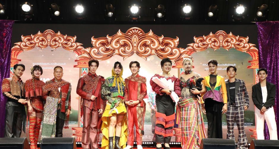 เทย ไทบ้านเดอะซีรีส์ จัดงานกาล่าพรมแดง  เปิดตัวอย่าง เริ่ด ฉ่ำ ปัง สมมงฯ เตรียมหัวเราะให้สุดเสียง12 สิงหาคมนี้ ในโรง ฯ