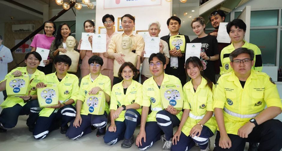 ตูมตาม - บิ๊นท์ นำทีมนักแสดงและทีมงานเรียนทำ CPR เพื่อเข้าฉากละคร ความลับใต้เสื้อกาวน์ ปลื้มใจสอบผ่าน ทำได้จริง