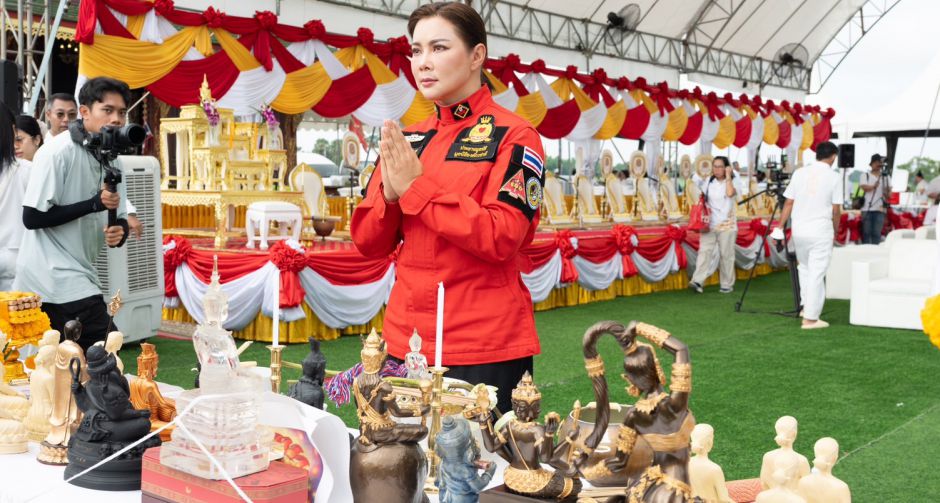 ดร.บุ๋ม ปนัดดา-อ.นิติกฤตย์ ปลุกพลังหึกเหิม! นำทีมนักแสดง-คนดัง ทำบุญใหญ่ให้วีรชนไทยในพิธีกตัญญูแผ่นดิน