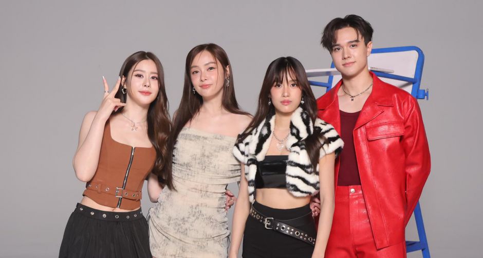 เบื้องหลังสุดอบอุ่น! นักแสดงช่อง 3 แท็กทีมถ่ายปฏิทินปี 2569 สาดความสดใสส่งท้ายปี