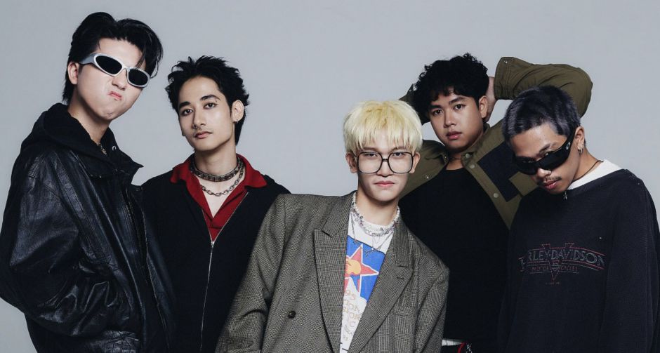 SONS. สังกัด tiny ส่งซิงเกิล ปลายฝน ต้นหนาว ถ่ายทอดความคิดถึงที่ย้อนกลับมาทุกครั้งเมื่อฤดูกาลเปลี่ยน